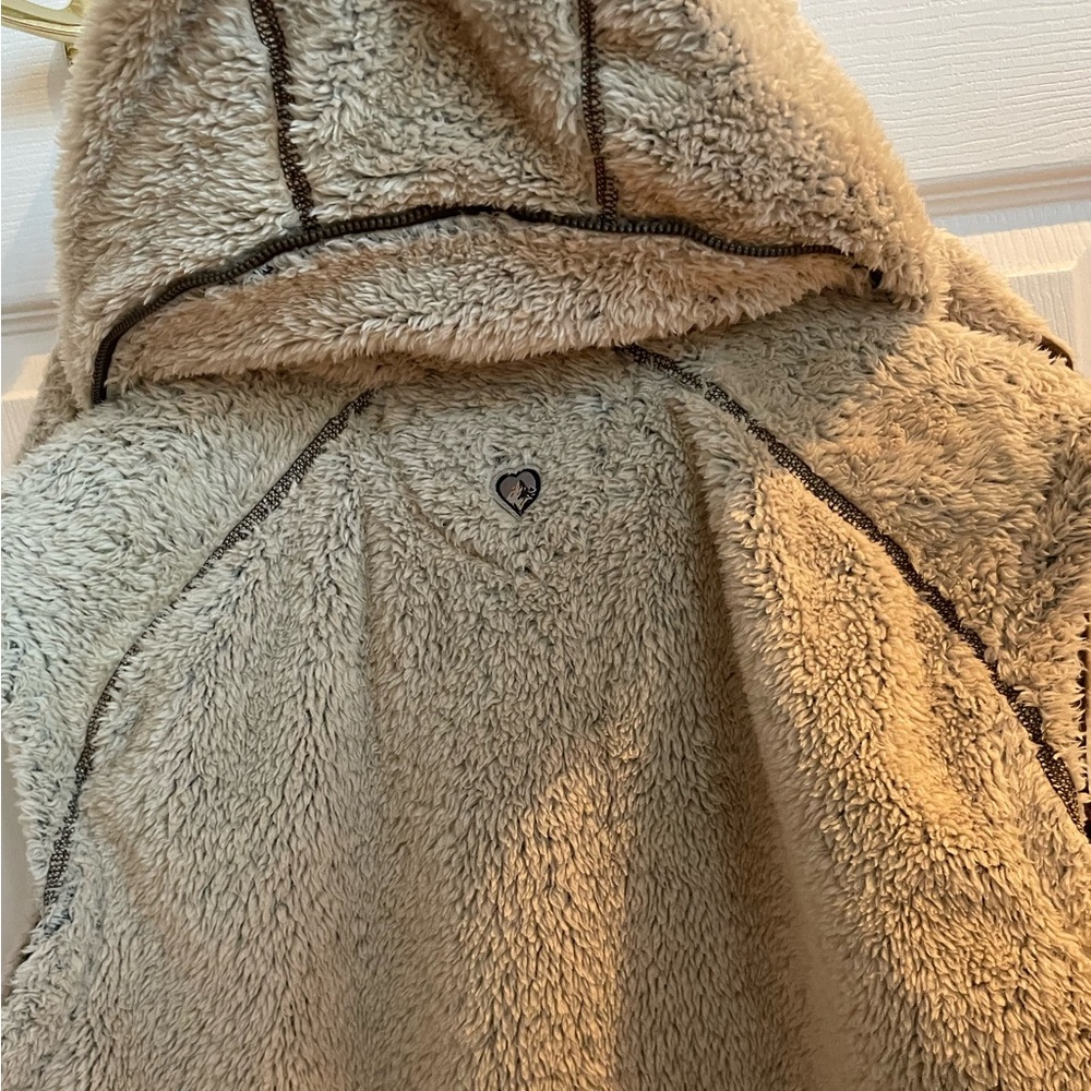 KÜHL Flight Vest Italian Fleece Stowable Hood Full Zip Cream Tan Brown Warm Cozy - Picture 8 of 16